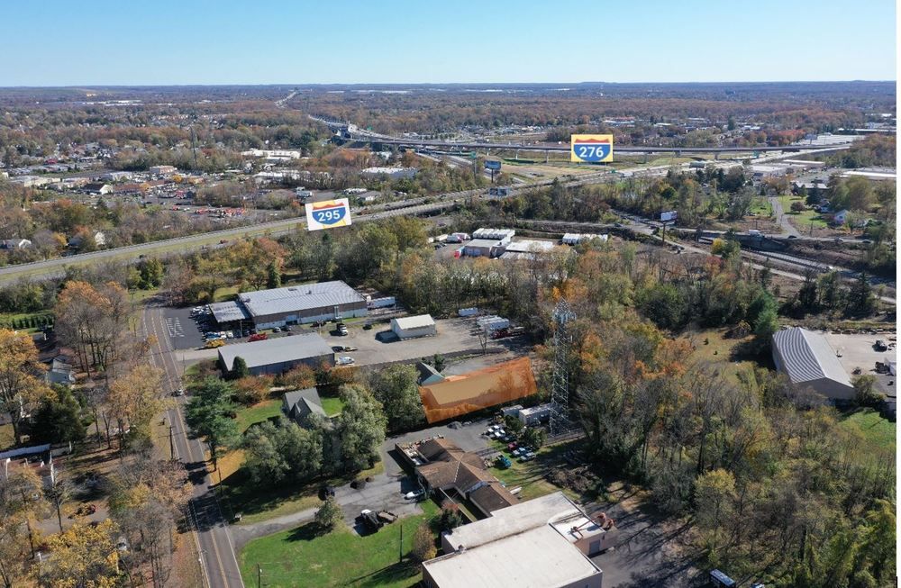Free Standing Warehouse/Flex Space Opportunity : 139 Zimmerman Ln, Langhorne, PA 19047